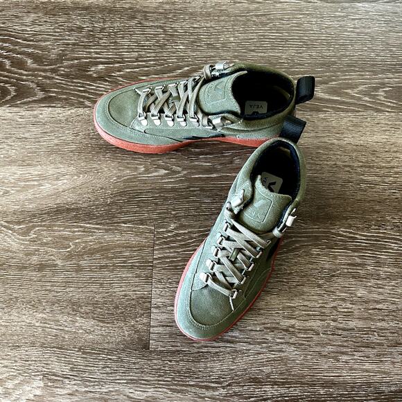 NWOT Veja Roraima Green Suede Hiking Sneakers Black V Logo Red Gum Sole Size 5 - Picture 15 of 15